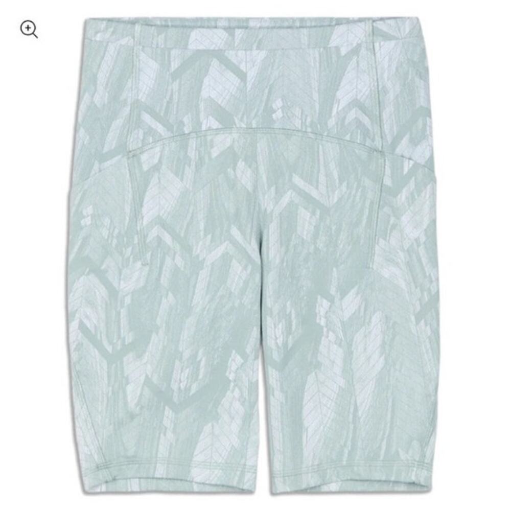 Lululemon Swift Speed High-Rise Biker Shorts 8" in Reverberate Chevron Jacquard